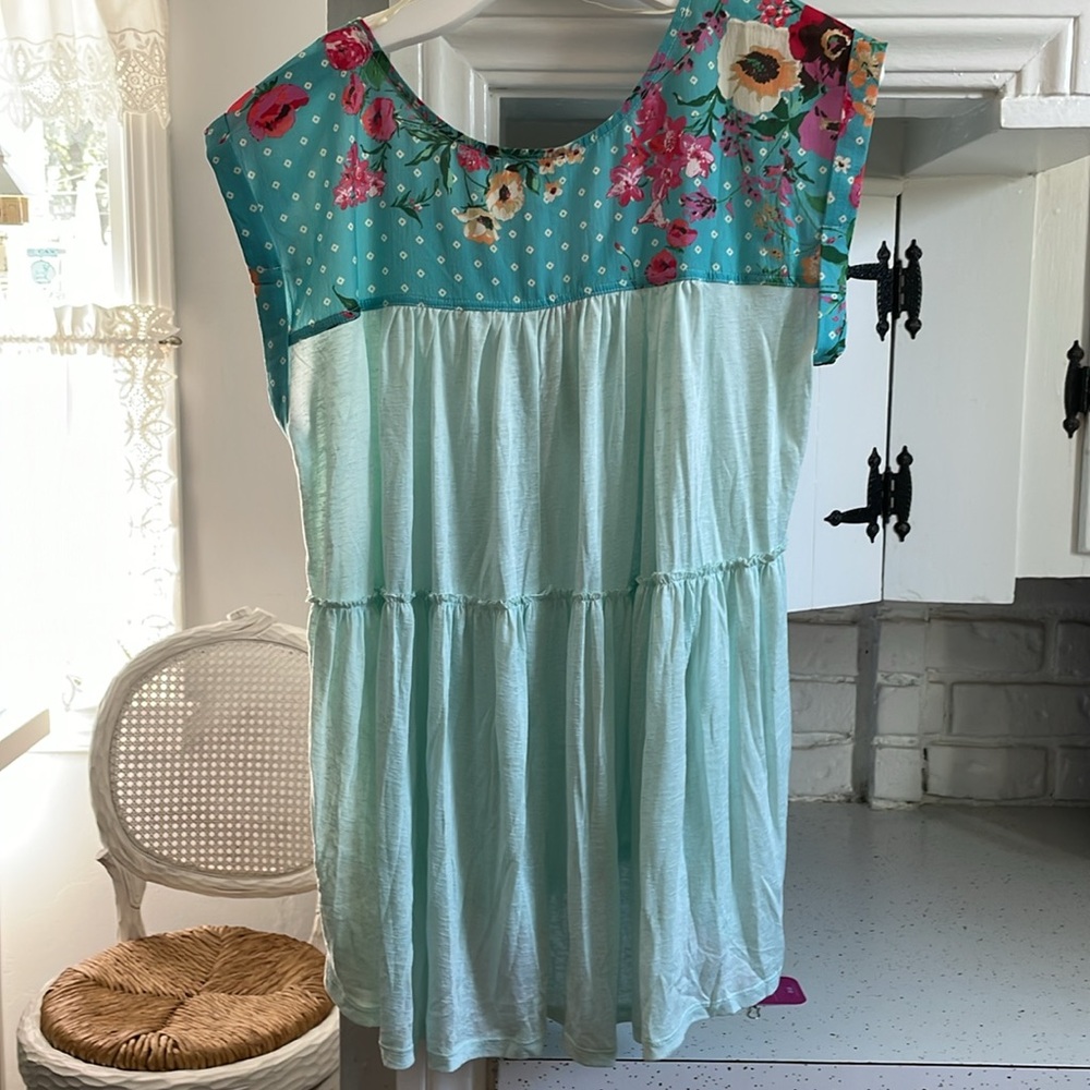 New, Umgee light tank with floral back at neck detail - Picture 4 of 6